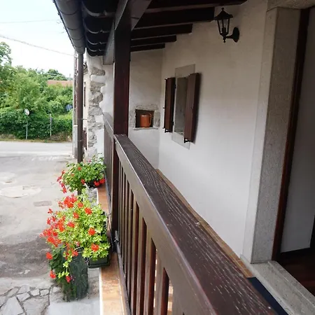 Alenka Borgo Grotta Gigante